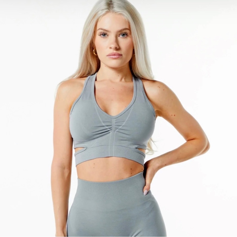 Alphalete Stratus Bra